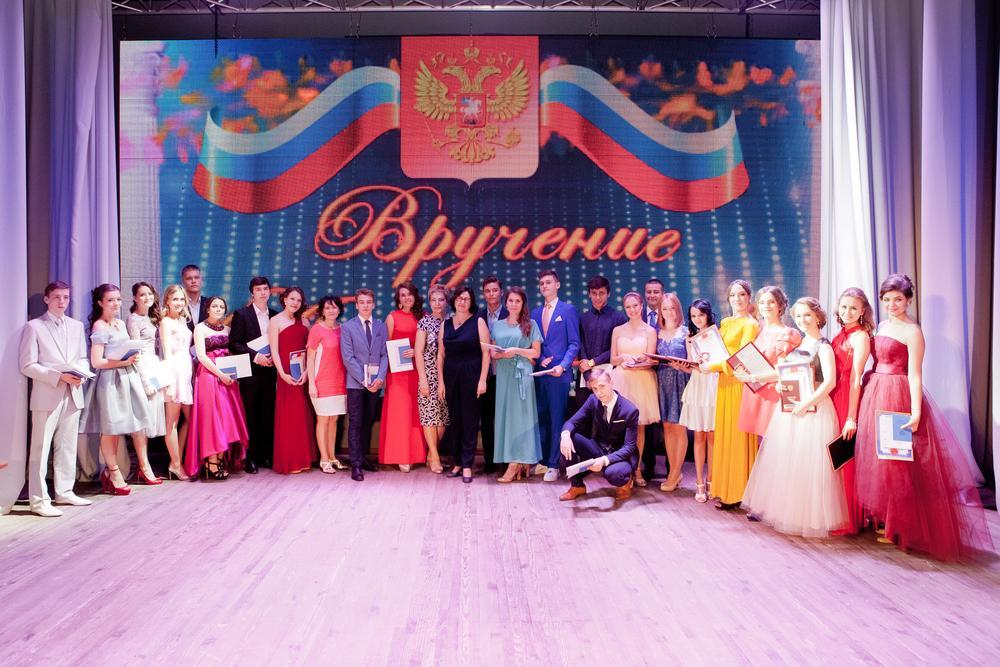Церемония вручения аттестатов картинка